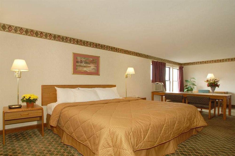Quality Inn I-74 Batesville Room photo